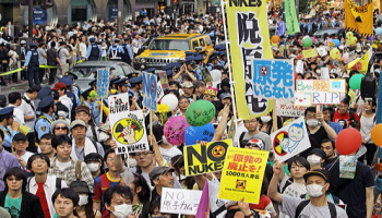 Japaner gegen Aufrüstung und Krieg Japaner gegen Aufrüstung und Krieg